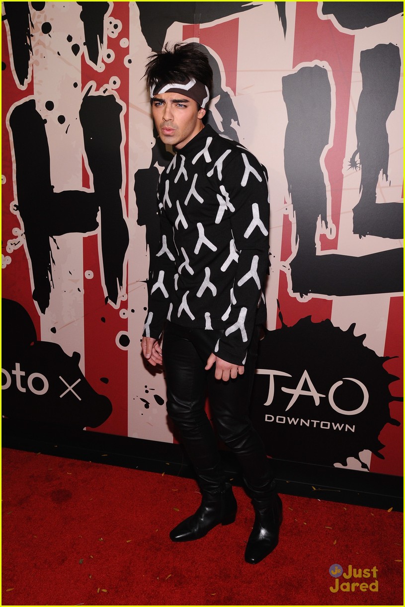 Joe Jonas Nails Zoolander At Heidi Klum's Annual Halloween Party