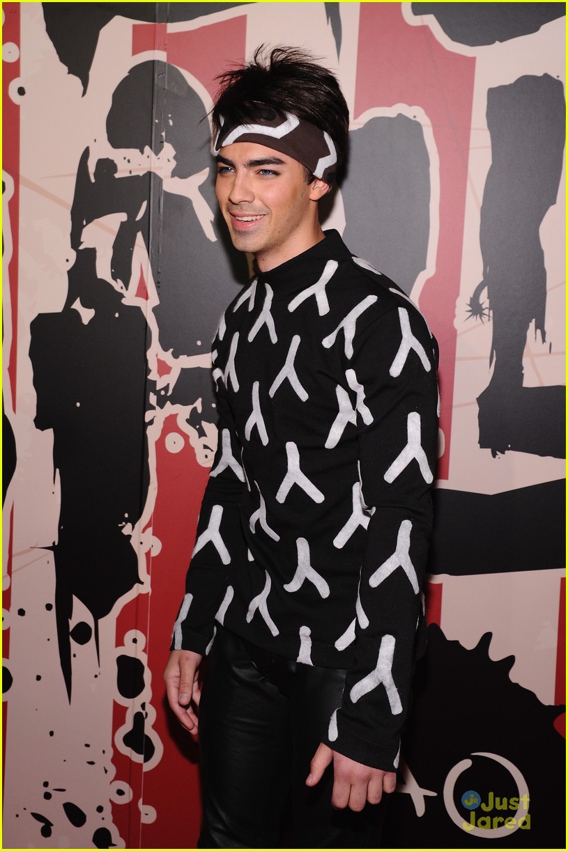 Joe Jonas Nails Zoolander At Heidi Klum's Annual Halloween Party