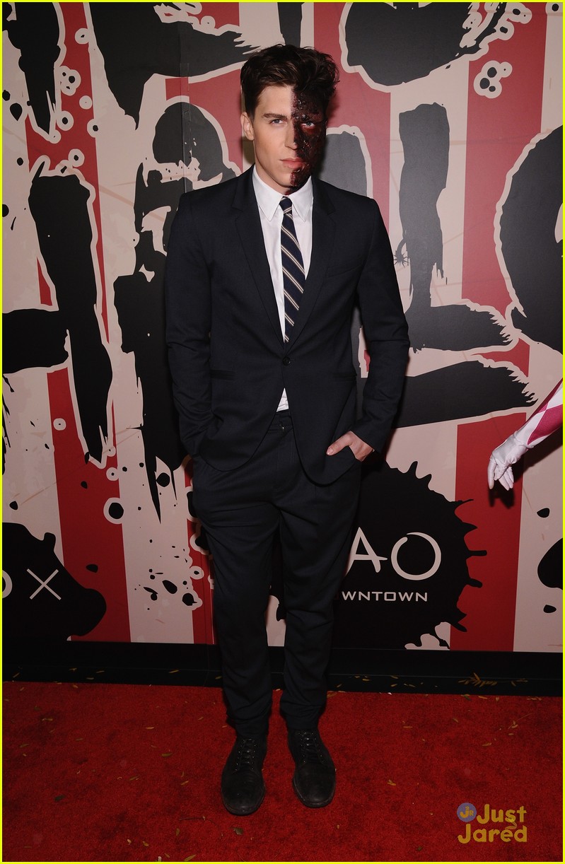 Joe Jonas Nails Zoolander At Heidi Klum's Annual Halloween Party