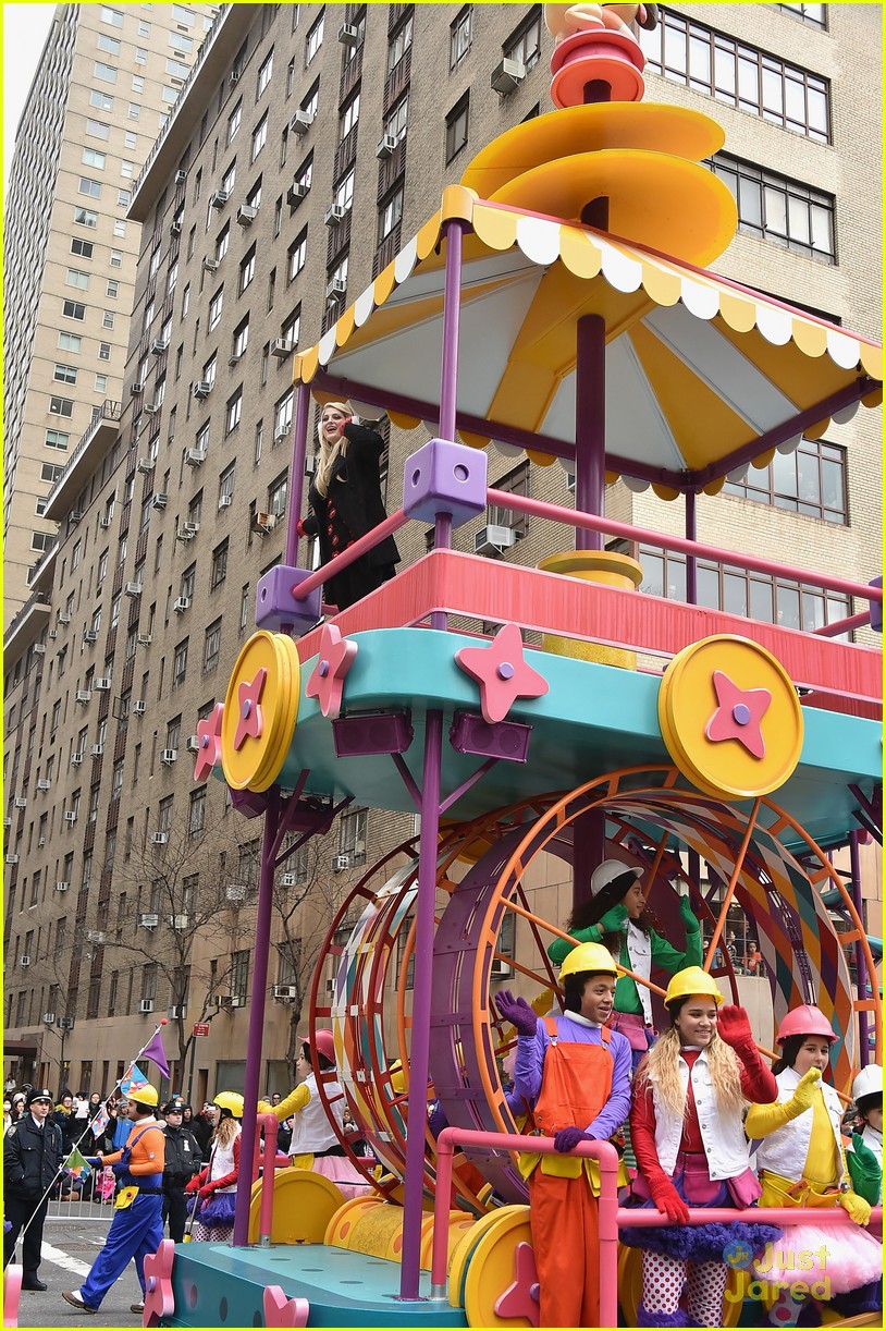 Meghan Trainor Croons 'Lips Are Movin'' at the 2014 Thanksgiving Day Parade