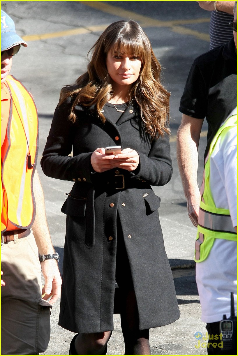 Full Sized Photo Of Lea Michele Has Father Daughter Moment On Glee Set 02 Lea Michele Catches