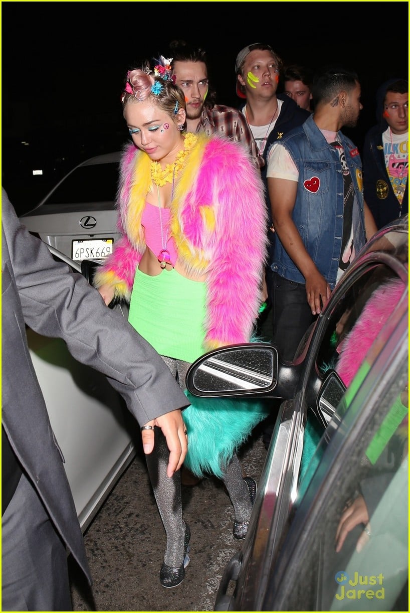 Miley Cyrus Celebrates Her 22nd Birthday With Patrick Schwarzenegger Photo 746175 Photo