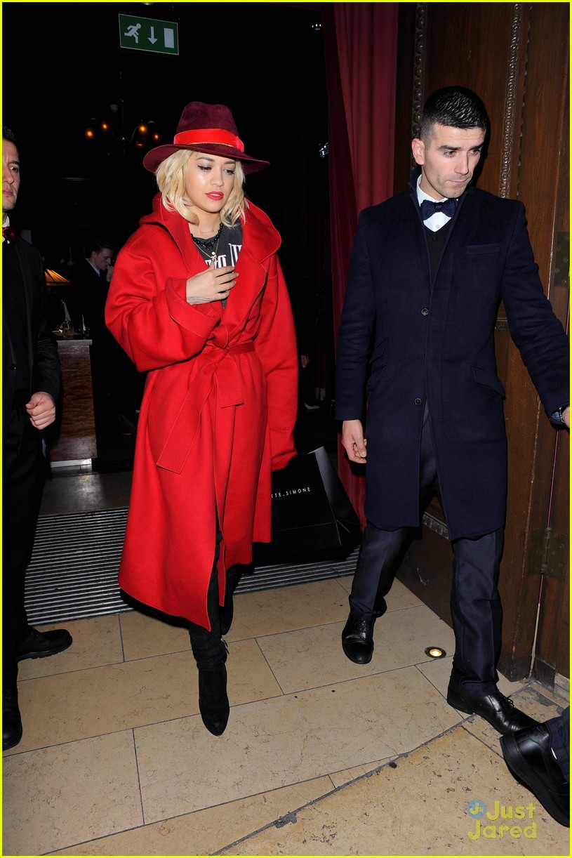 Full Sized Photo of rita ora daisy lowe charlotte simon bag launch 19