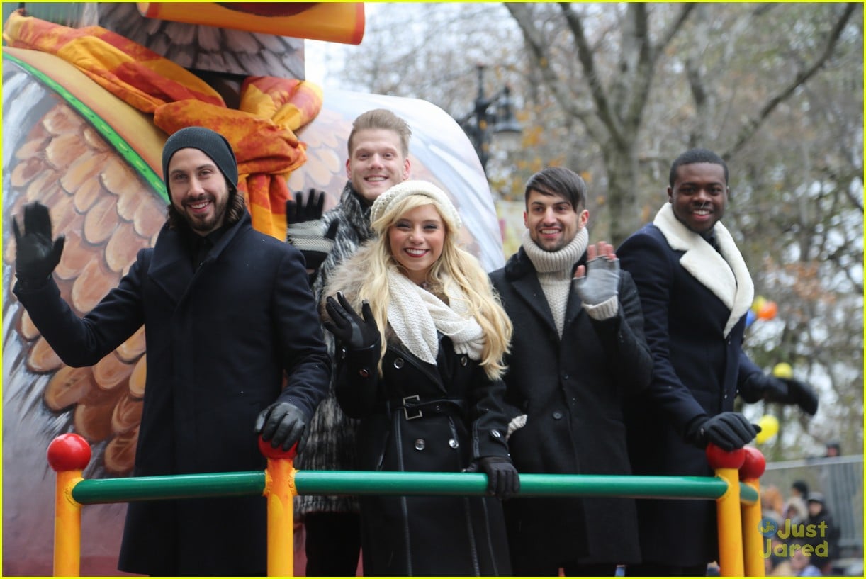 Pentatonix Sing 'Santa Claus Is Coming To Town' at Macy's Thanksgiving