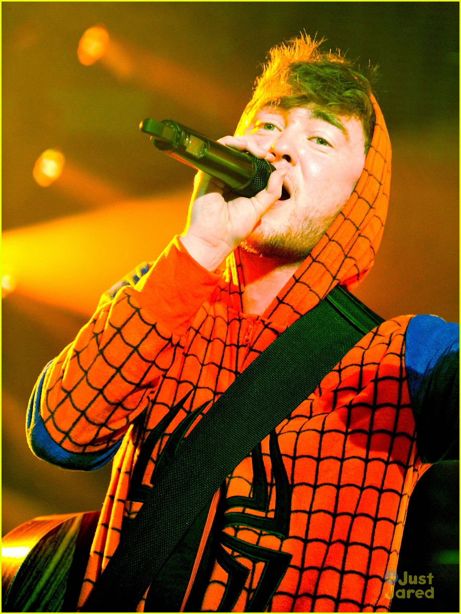 Rixton's Jake Roche Turns Into Spider-Man For Vevo Halloween 2014 ...