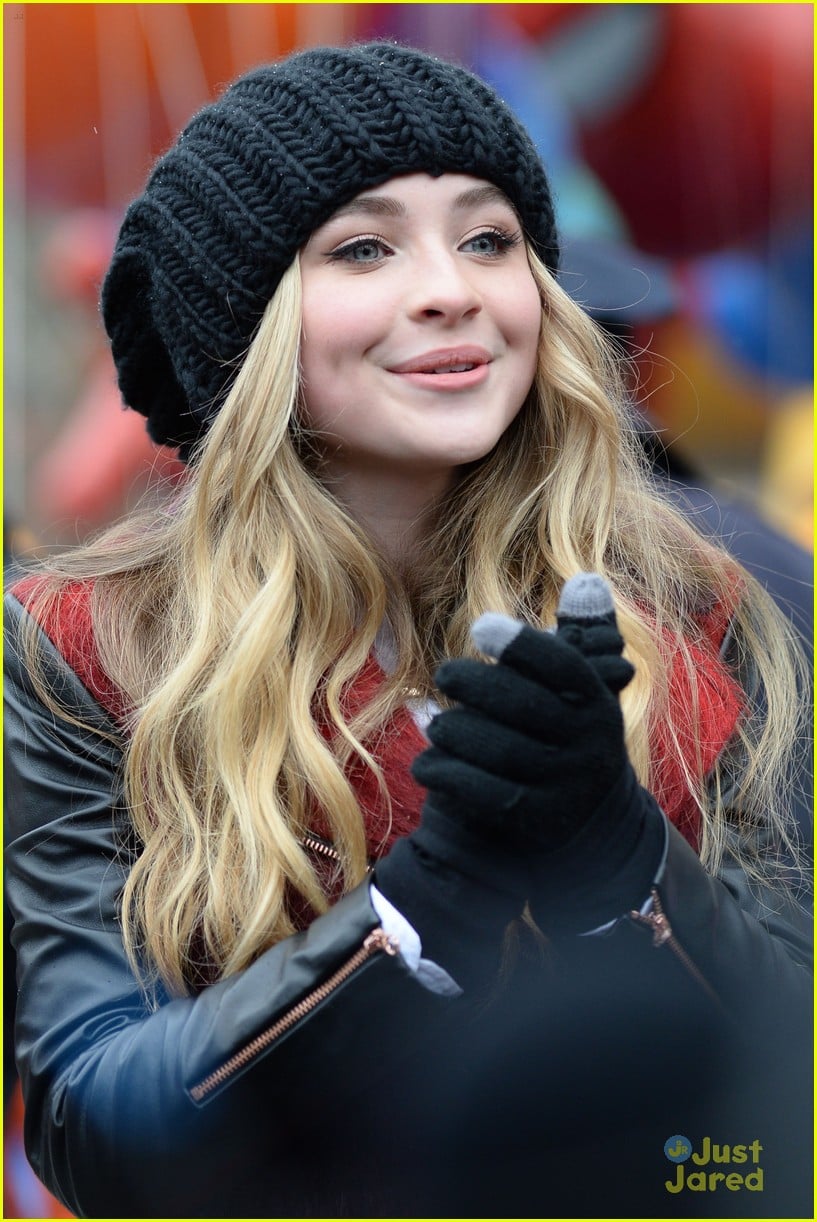 Sabrina Carpenter Sings 'Middle of Starting Over' at Macy's