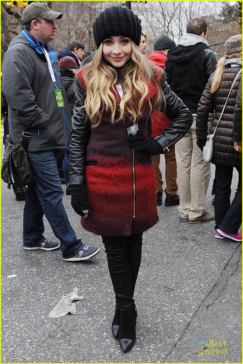 Sabrina Carpenter Sings 'Middle of Starting Over' at Macy's