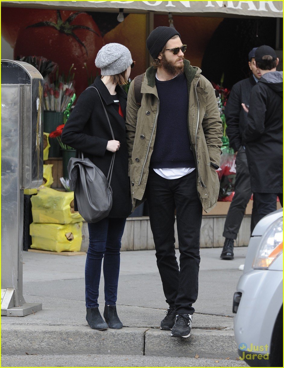 Emma Stone & Andrew Garfield Look Like a Couple Before 'Cabaret ...