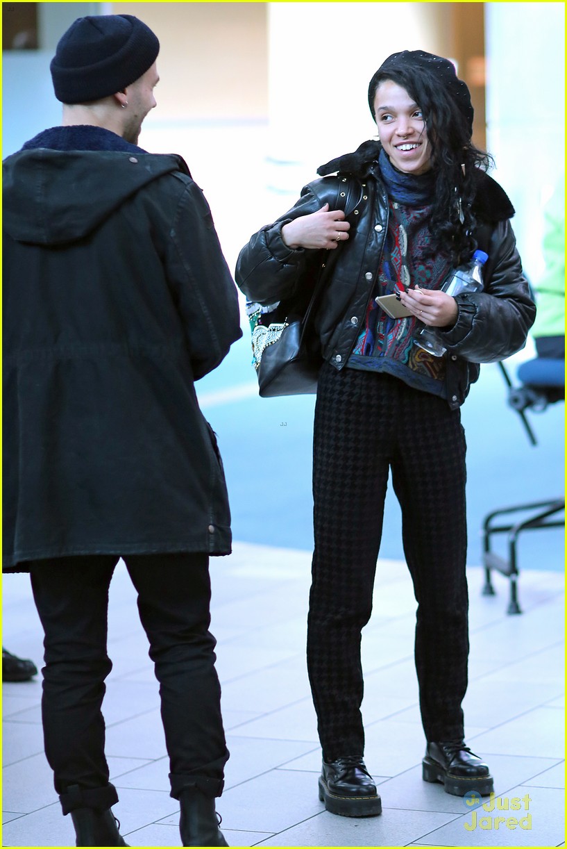 FKA twigs Goes to Vancouver Without Robert Pattinson Photo 744026