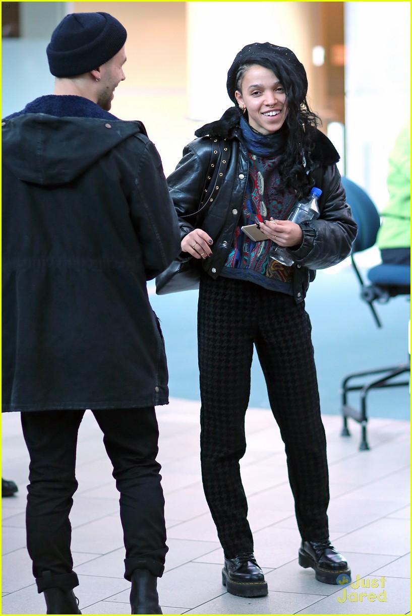 FKA twigs Goes to Vancouver Without Robert Pattinson Photo 744031