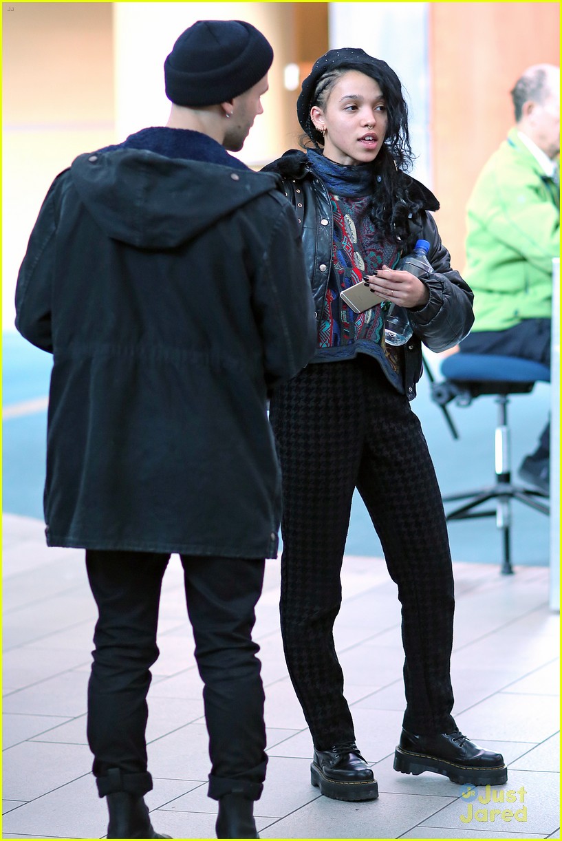 FKA twigs Goes to Vancouver Without Robert Pattinson Photo 744045