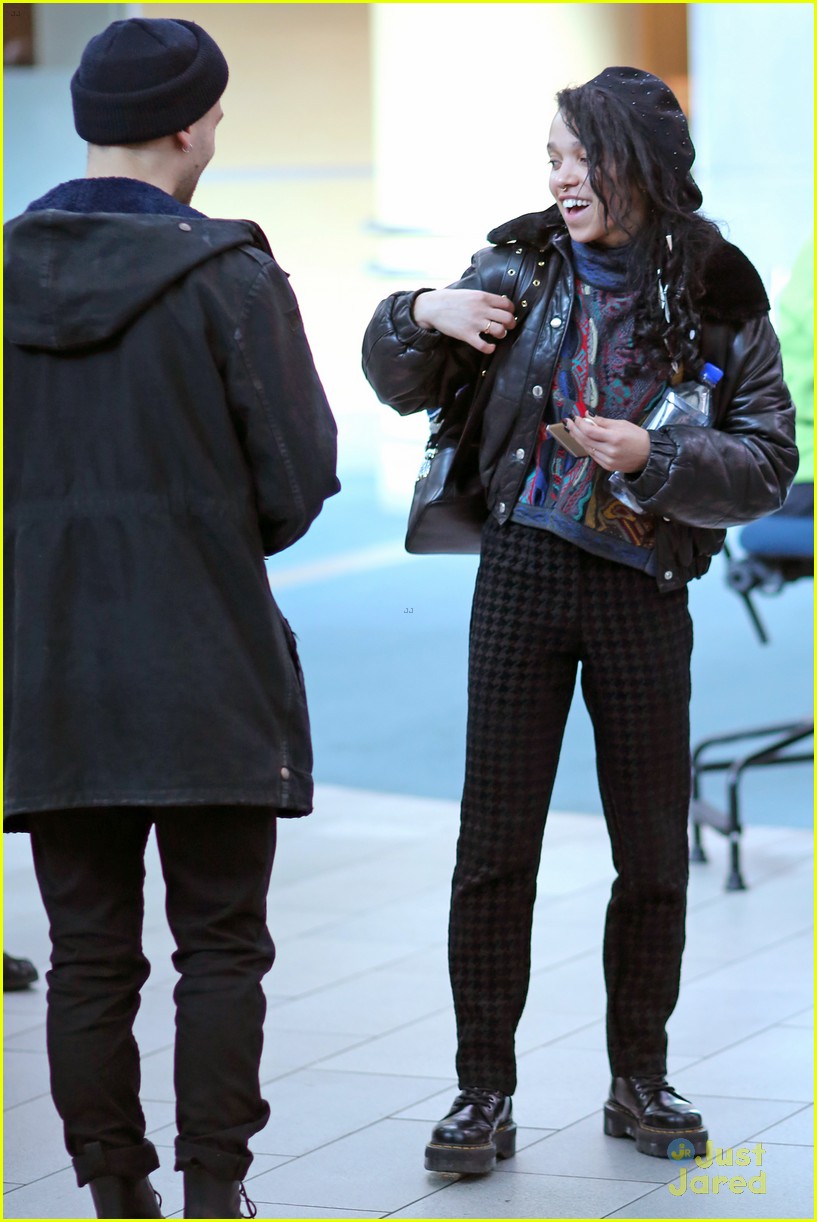 FKA twigs Goes to Vancouver Without Robert Pattinson Photo 744047