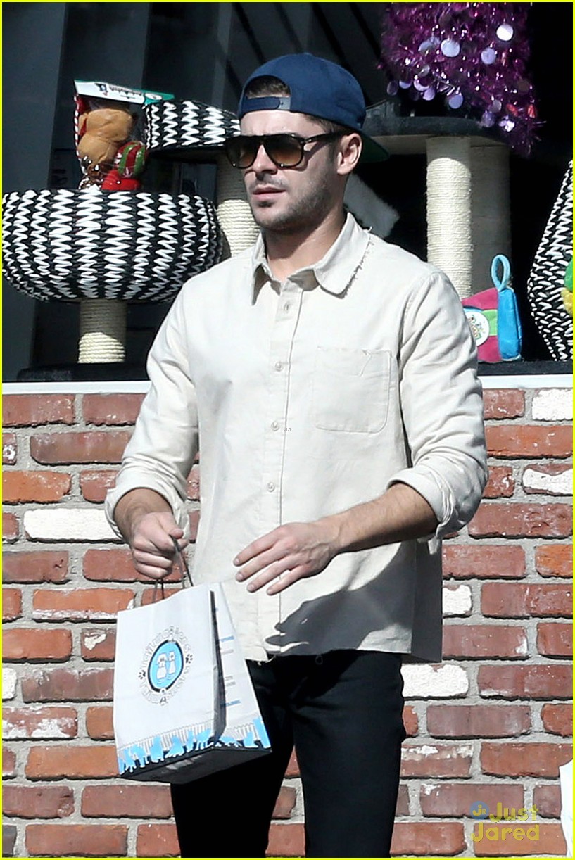 Zac Efron & Sami Miro Go Shopping for New Puppy! | Photo 748144 - Photo