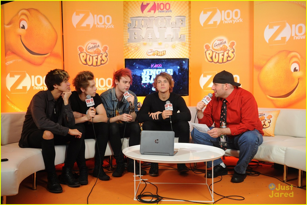 5 Seconds Of Summer Were Reunited Again at iHeartRadio's Jingle Ball in