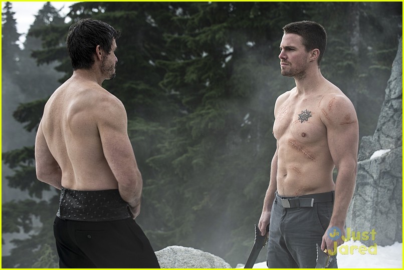 Stephen Amell Gets Shirtless On Arrow Tonight Thank You Wednesday Photo 752435 Photo 3899