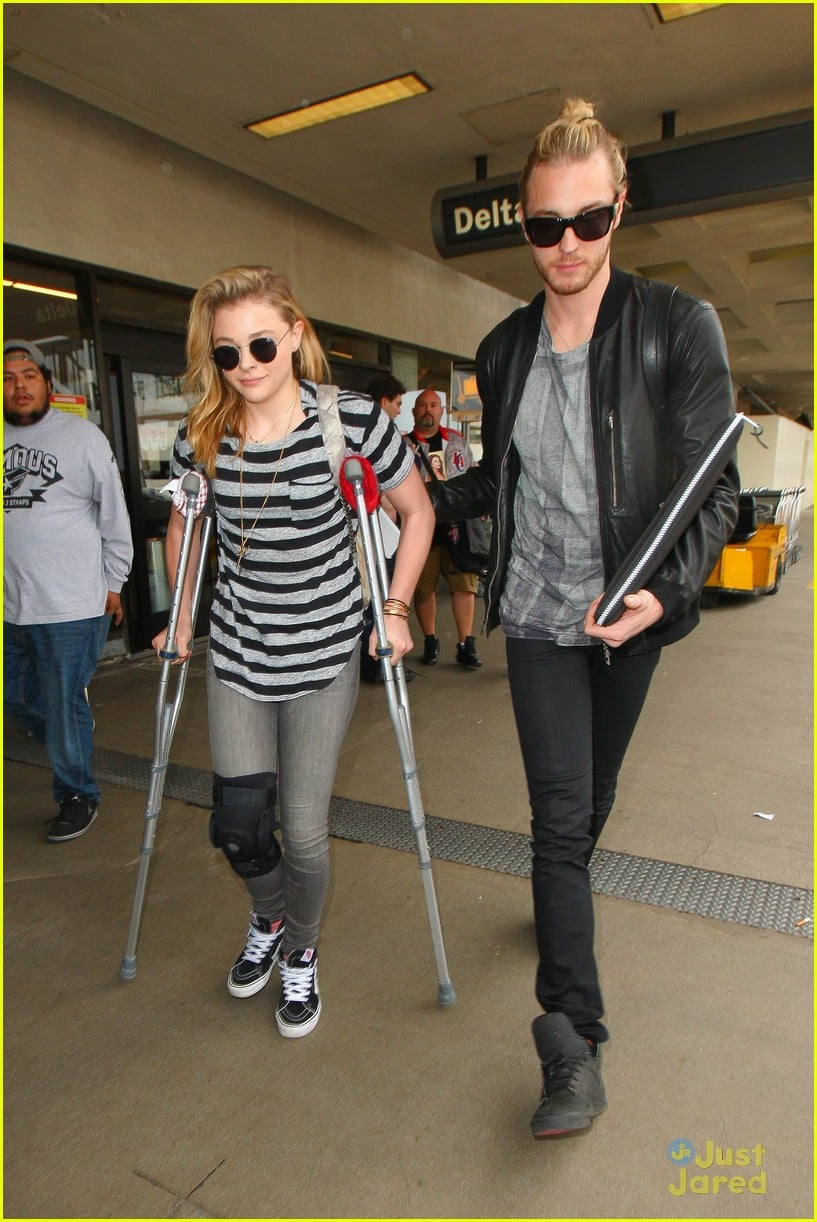 Chloe Moretz Uses Crutches For Knee Injury After Arriving Back In Los Angeles Photo 755980