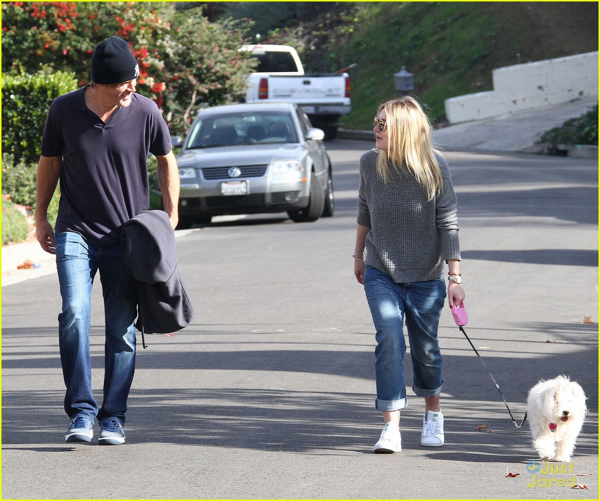 Dakota Fanning Hangs Out with Her Family After Leaving NYC! | Photo