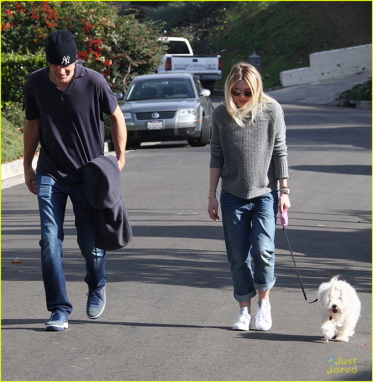 Dakota Fanning Hangs Out with Her Family After Leaving NYC! | Photo