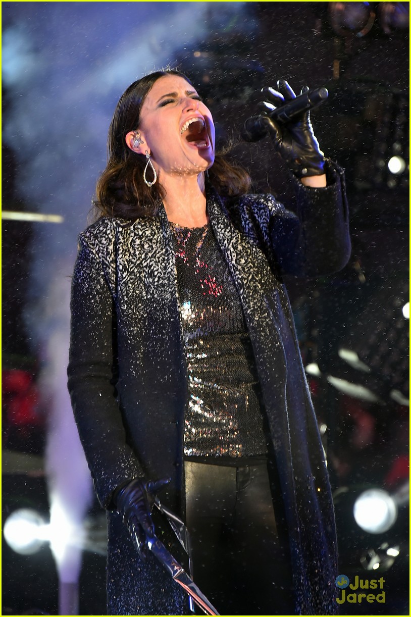 Frozen's Idina Menzel Belts Out 'Let It Go' for New Year's Eve 2015 ...