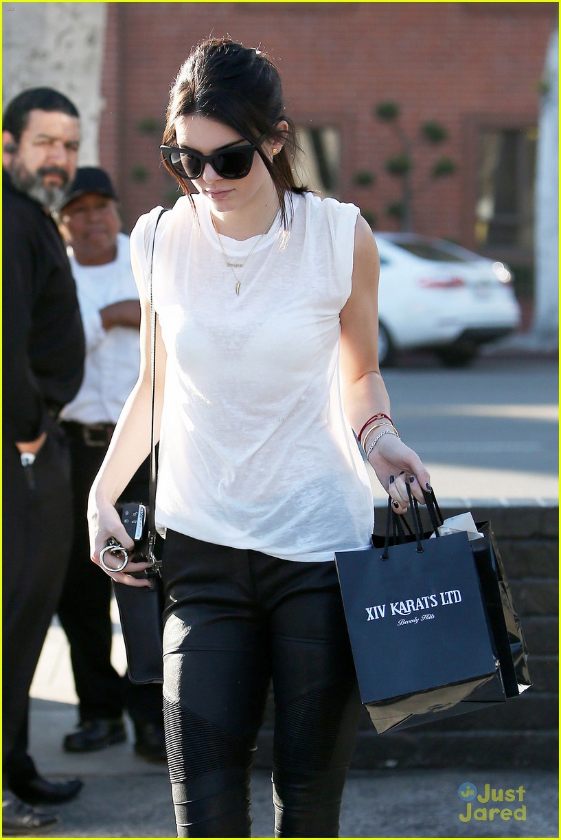 Kendall Jenner: Last Minute Holiday Shopping, Kendall Jenner