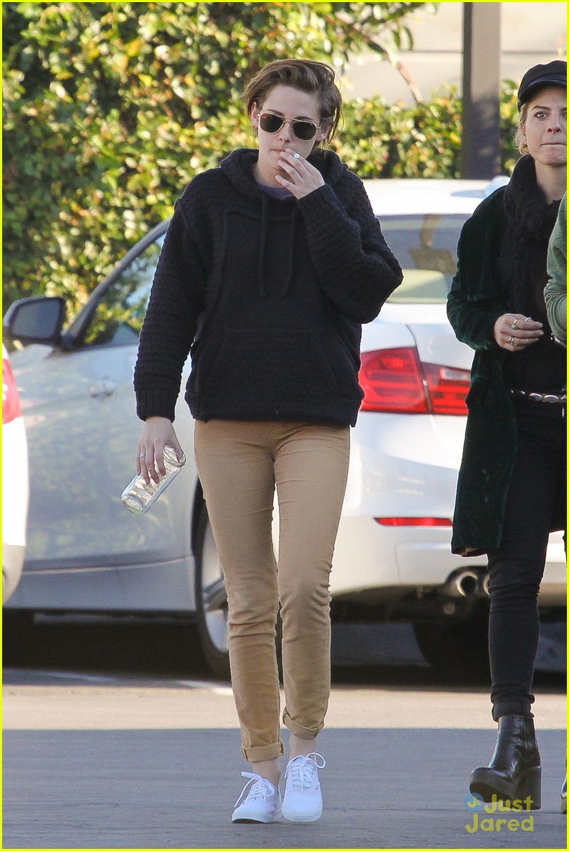 Kristen Stewart & Alicia Cargile Grab After Christmas Lunch With ...