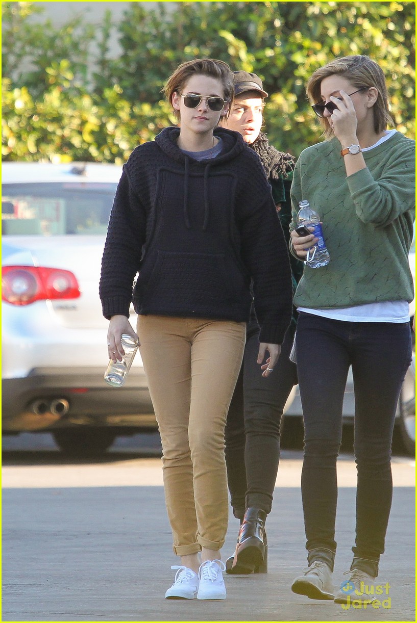 Kristen stewart alicia cargile christmas eve