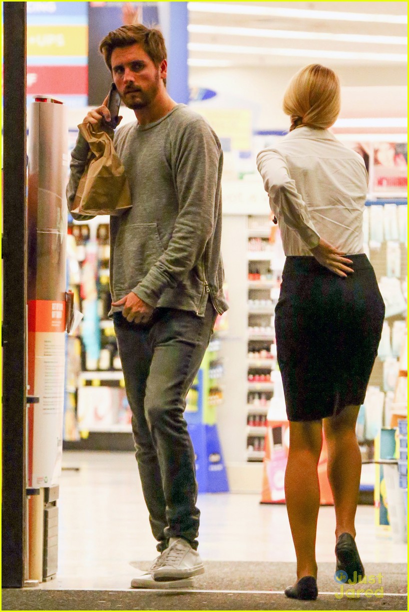 Kylie Jenner And Hailey Baldwins Shopping Trip Runs A Little Bit Late Photo 756850 Photo 