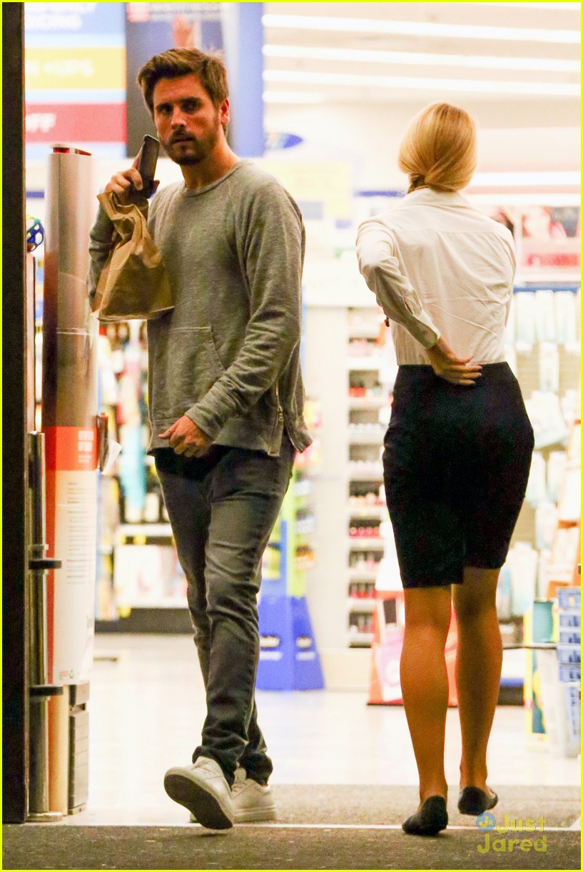 Kylie Jenner And Hailey Baldwins Shopping Trip Runs A Little Bit Late Photo 756851 Photo 