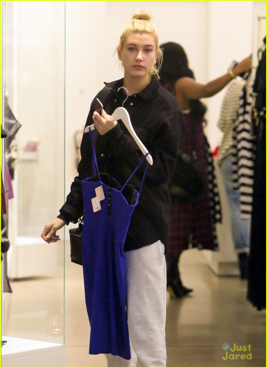 Kylie Jenner And Hailey Baldwins Shopping Trip Runs A Little Bit Late Photo 756862 Photo 