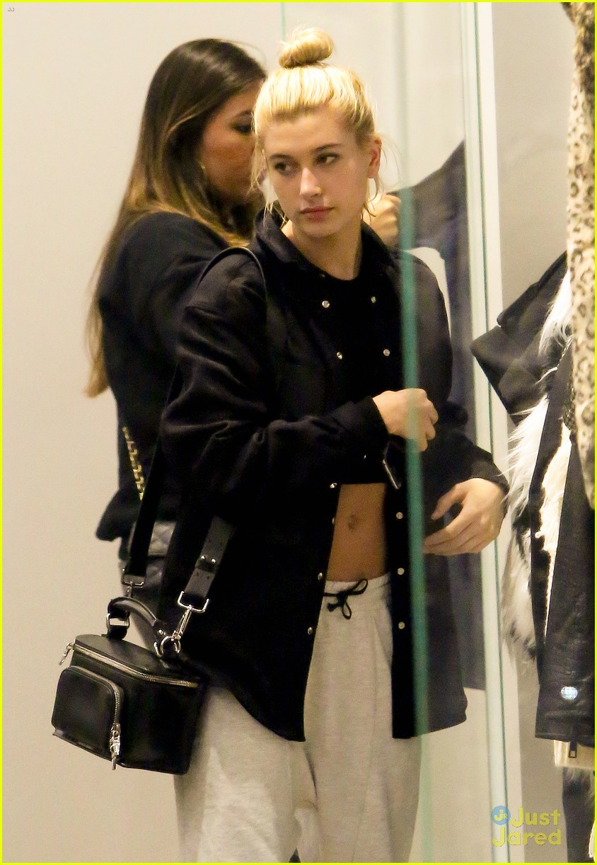 Kylie Jenner And Hailey Baldwins Shopping Trip Runs A Little Bit Late Photo 756865 Photo 
