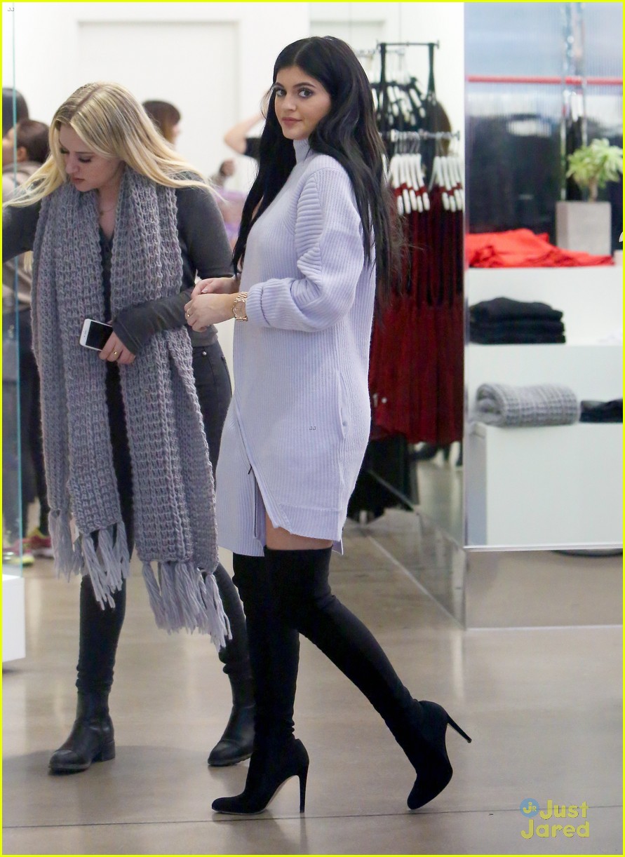 Kylie Jenner And Hailey Baldwins Shopping Trip Runs A Little Bit Late Photo 756866 Photo 