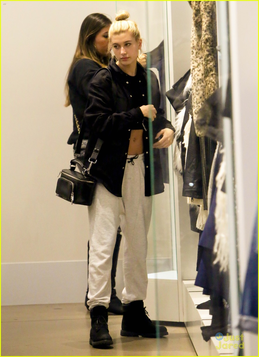 Kylie Jenner And Hailey Baldwins Shopping Trip Runs A Little Bit Late Photo 756867 Photo 