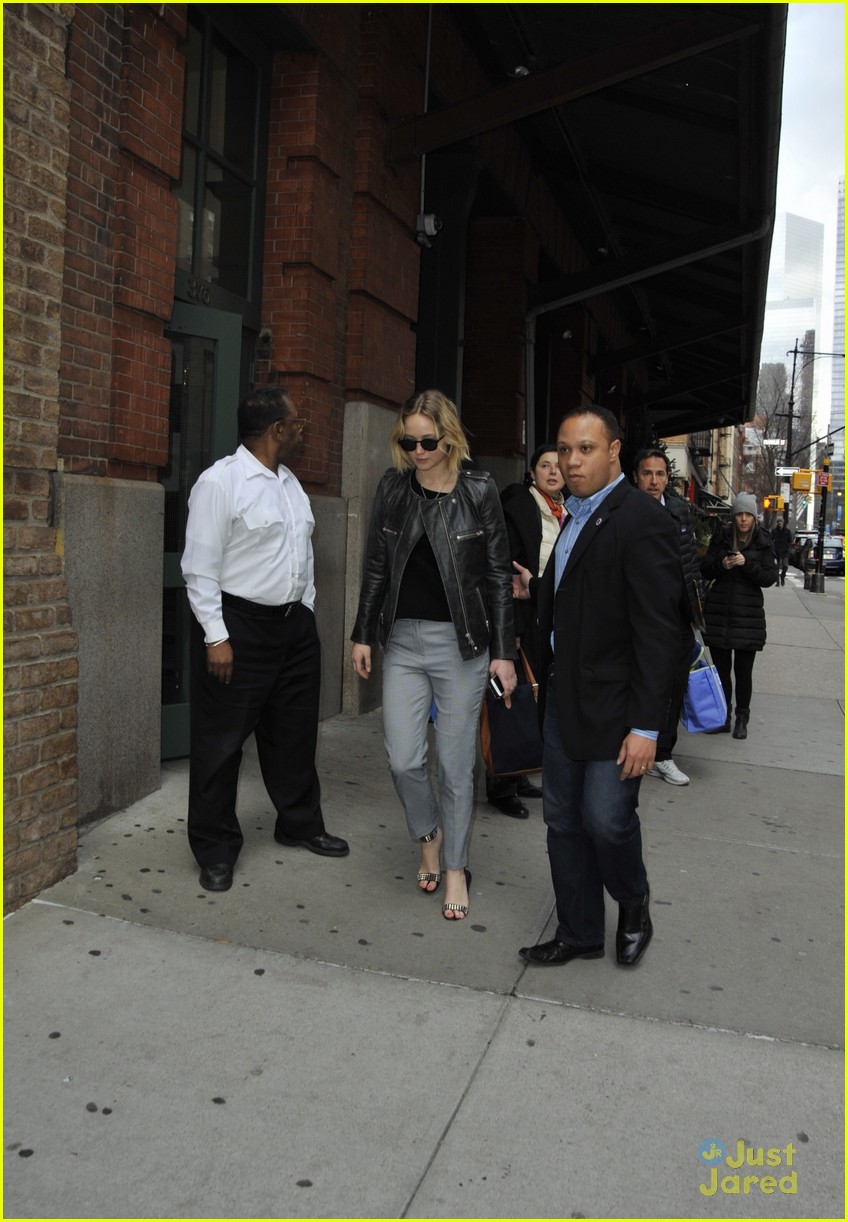 Full Sized Photo of jennifer lawrence gets protection from another bodyguard 10 Jennifer