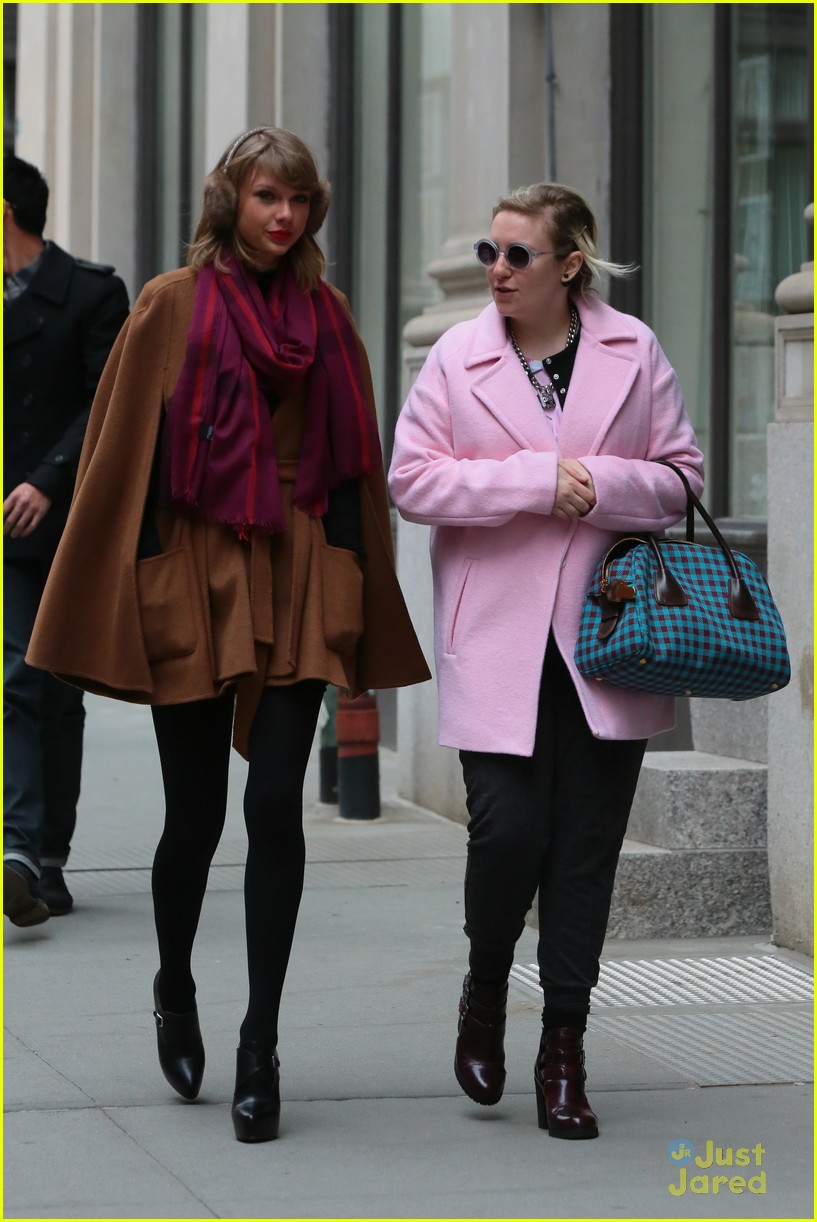 Full Sized Photo Of Taylor Swift Holds Hands Lena Dunham 05 Taylor Swift And Lena Dunham Are The