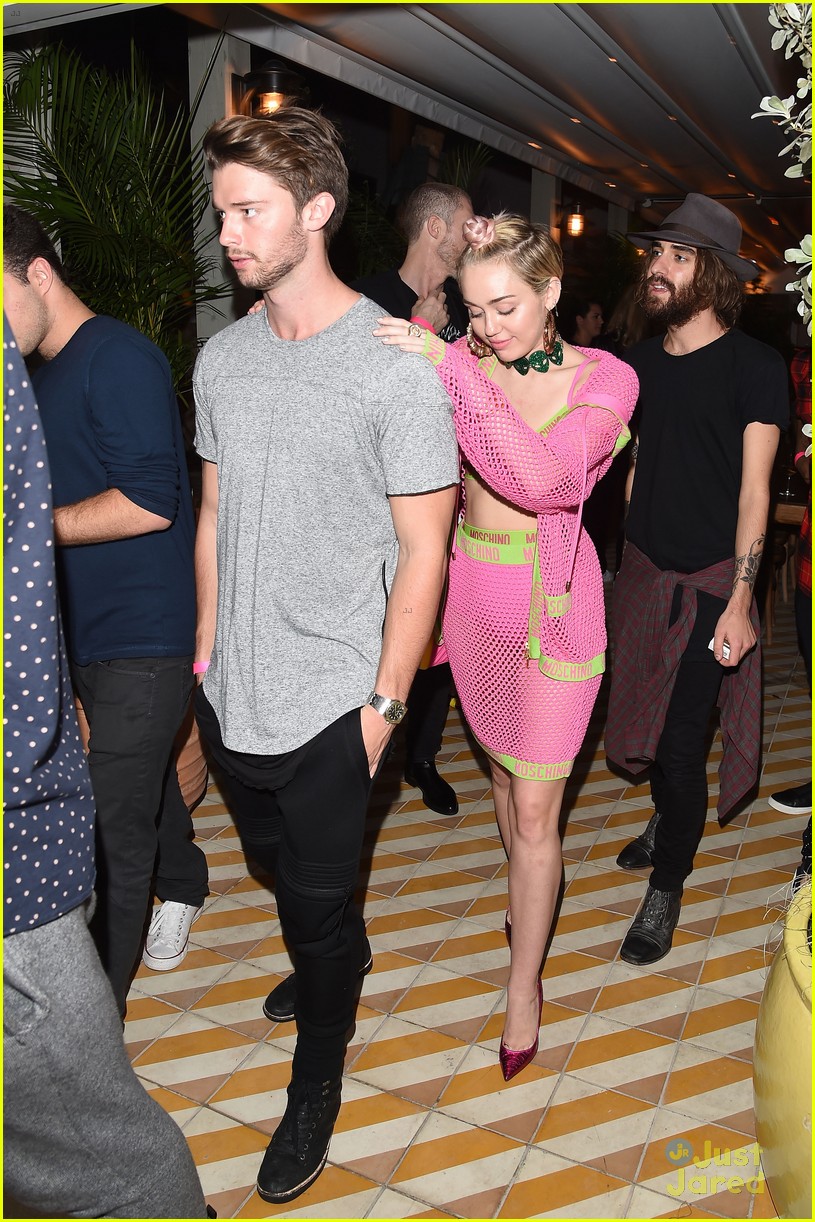 Full Sized Photo Of Miley Cyrus Patrick Schwarzenegger Jeremy Scott Miami Party 02 Miley Cyrus