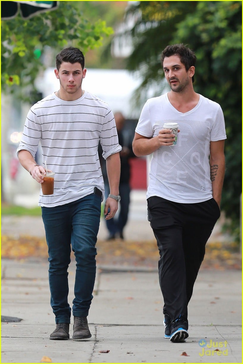 Nick Jonas Performs 'Jealous' with 'The Voice' Top 8 & You Have to See the Video! Photo 749194