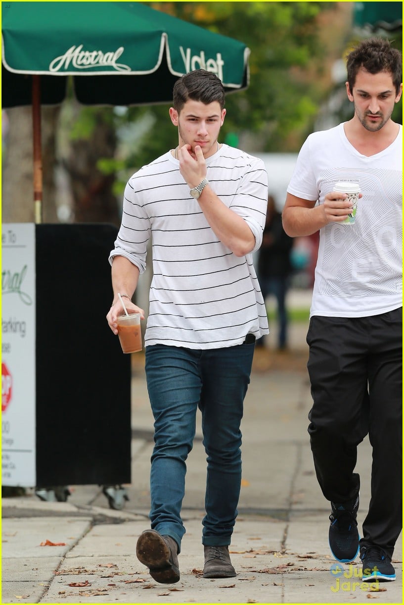 Nick Jonas Performs 'Jealous' with 'The Voice' Top 8 & You Have to See