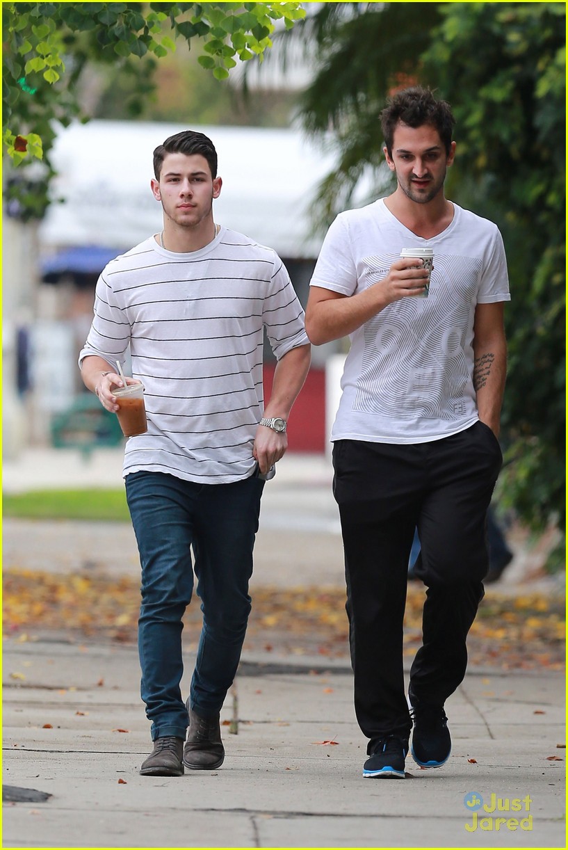 Nick Jonas Performs 'Jealous' with 'The Voice' Top 8 & You Have to See the Video! Photo 749203