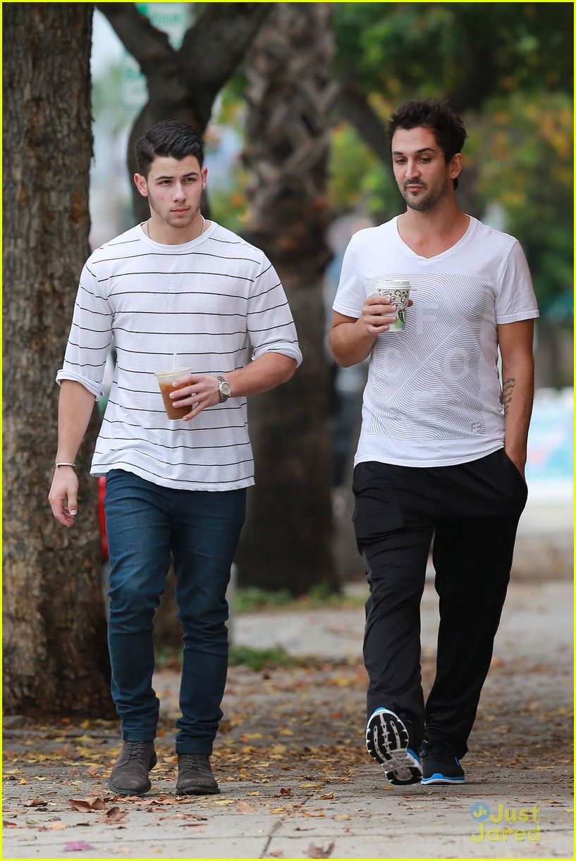 Nick Jonas Performs 'Jealous' with 'The Voice' Top 8 & You Have to See the Video! Photo 749205