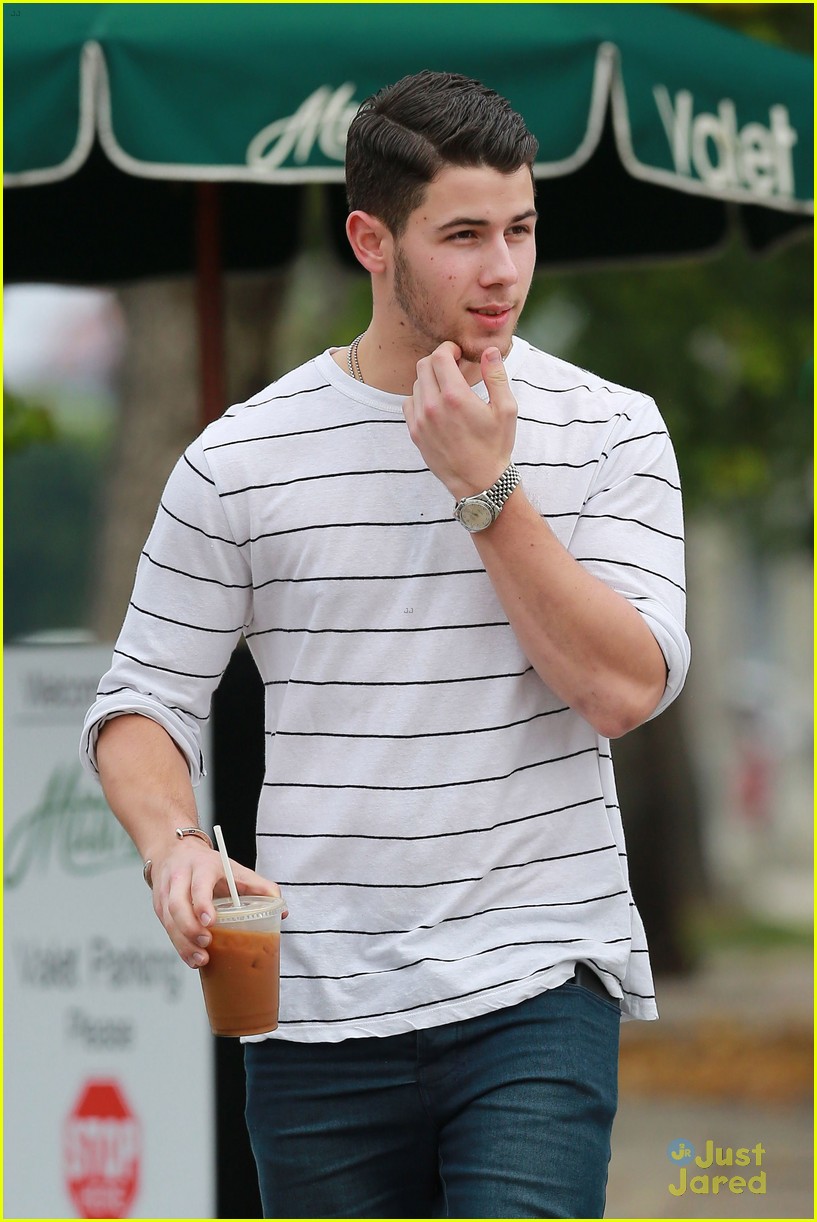 Nick Jonas Performs 'Jealous' with 'The Voice' Top 8 & You Have to See