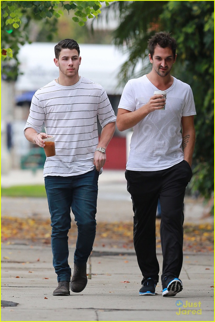 Nick Jonas Performs 'Jealous' with 'The Voice' Top 8 & You Have to See