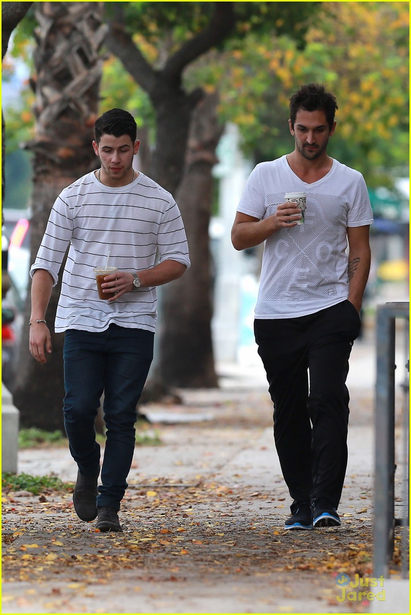 Nick Jonas Performs 'Jealous' with 'The Voice' Top 8 & You Have to See the Video! Photo 749216