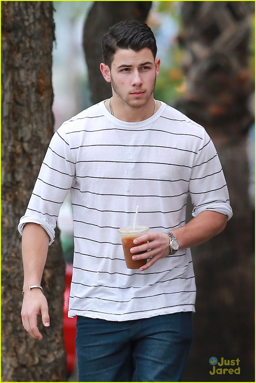 Nick Jonas Performs 'Jealous' with 'The Voice' Top 8 & You Have to See