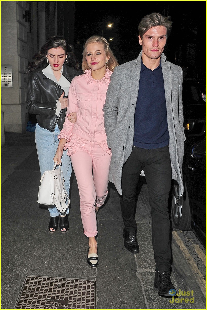 Pixie Lott Recalls Her Best Present Ever: 'I Was So Speechless' | Photo