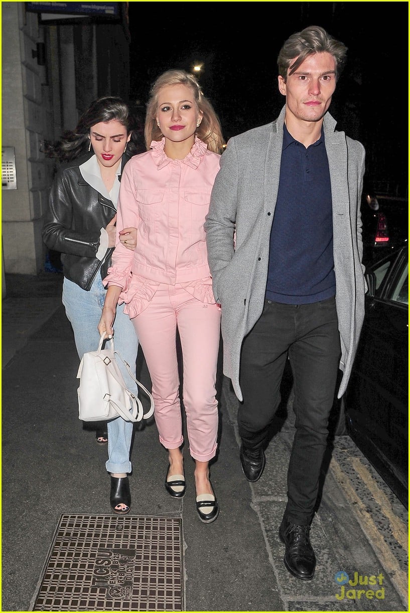 Full Sized Photo of pixie lott oliver cheshire steam rye dinner date 05