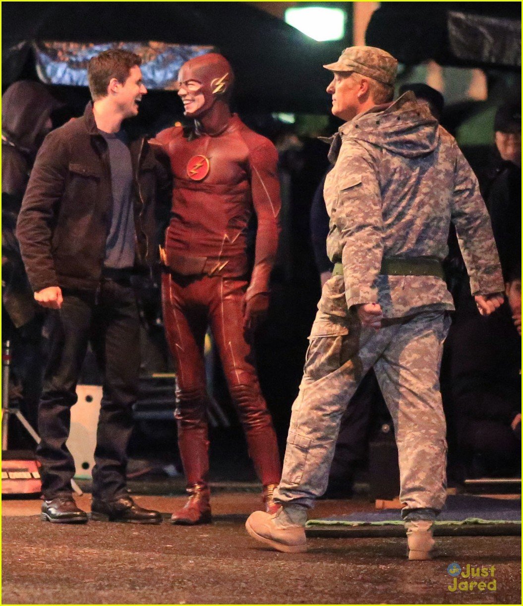 Grant Gustin & Robbie Amell: The Flash & Firestorm Are Best Friends ...