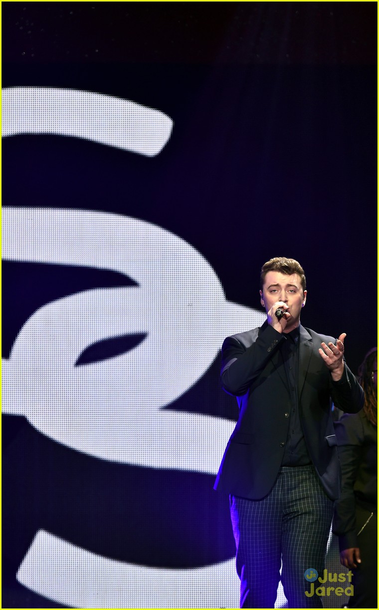 Full Sized Photo of sam smith jingle ball 2014 13 | Sam Smith Hits