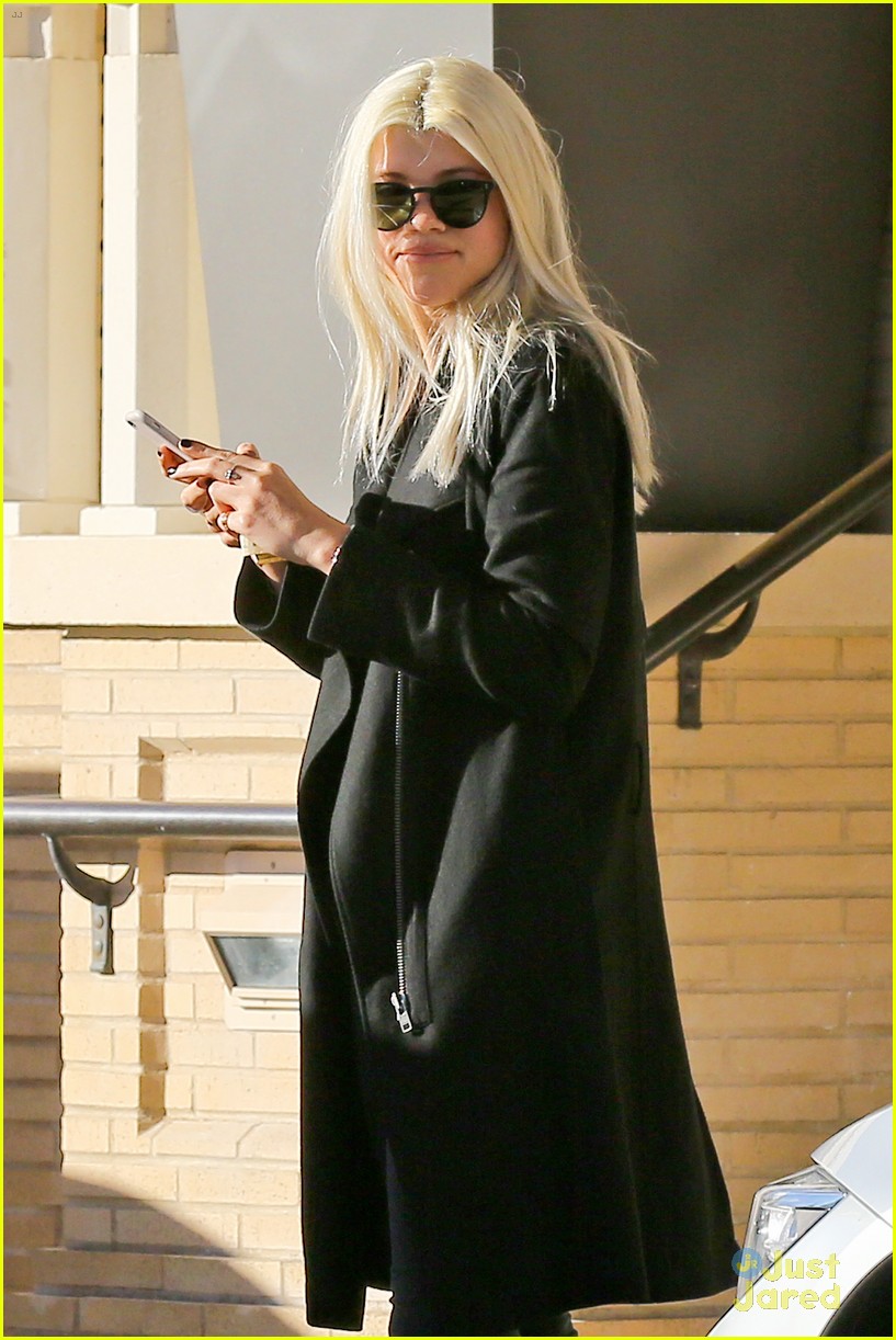 Full Sized Photo of sofia richie barneys shopper 03 | Sofia Richie Gets