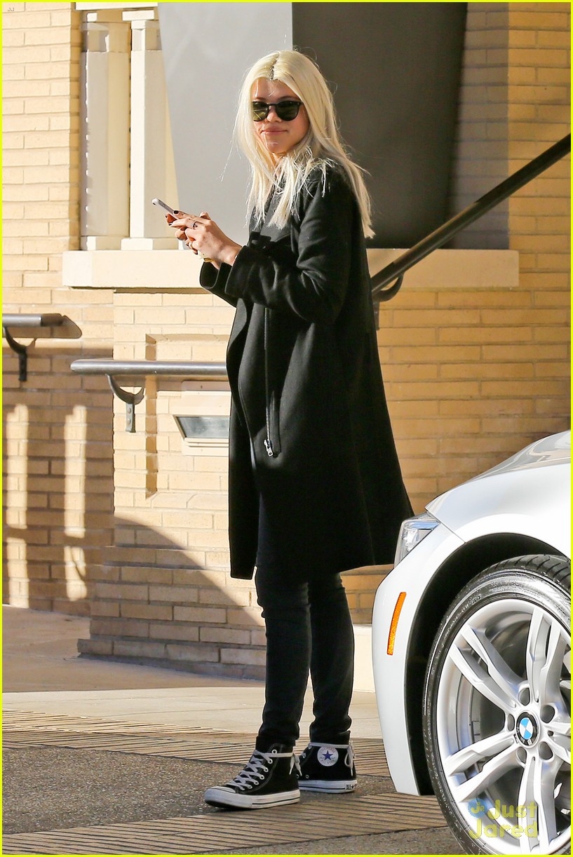 Full Sized Photo of sofia richie barneys shopper 05 | Sofia Richie Gets
