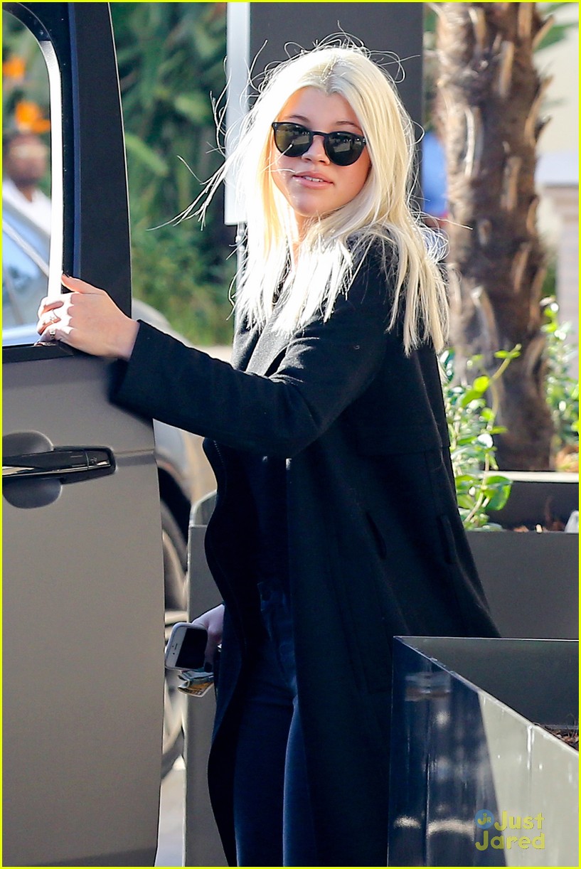 Full Sized Photo of sofia richie barneys shopper 06 | Sofia Richie Gets